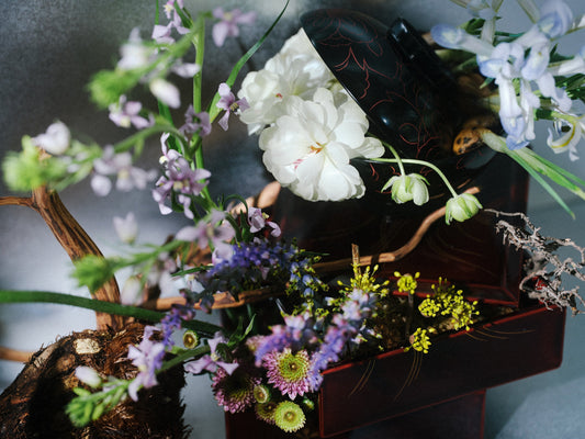 花と漆、命の層。花泥棒とのコラボレーション。