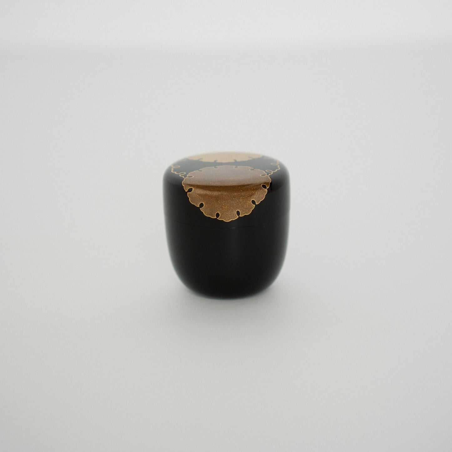 Black Lacquer Natsume (Tea Caddy), Yukiwa Maki-e — Selected by Kawakamikan'setsu, 10th Grand Master of the Edosenke School