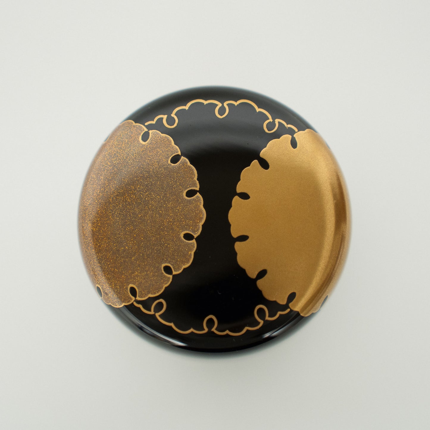 Black Lacquer Natsume (Tea Caddy), Yukiwa Maki-e — Selected by Kawakamikan'setsu, 10th Grand Master of the Edosenke School