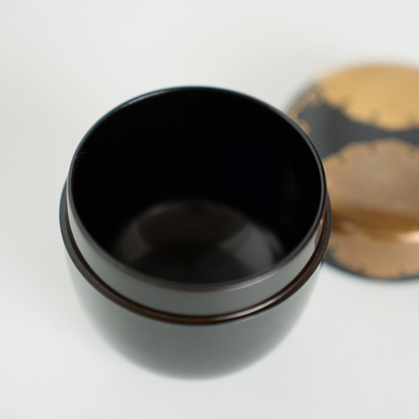 Black Lacquer Natsume (Tea Caddy), Yukiwa Maki-e — Selected by Kawakamikan'setsu, 10th Grand Master of the Edosenke School