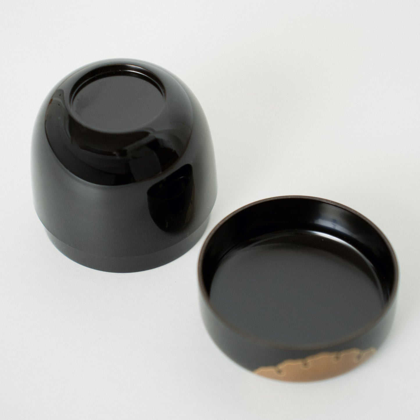 Black Lacquer Natsume (Tea Caddy), Yukiwa Maki-e — Selected by Kawakamikan'setsu, 10th Grand Master of the Edosenke School